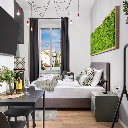 Apartments & Rooms One World غييكا المظهر الخارجي الصورة