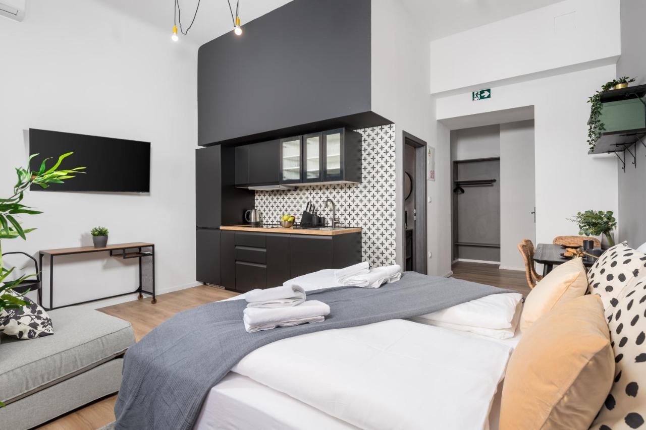 Apartments & Rooms One World غييكا المظهر الخارجي الصورة