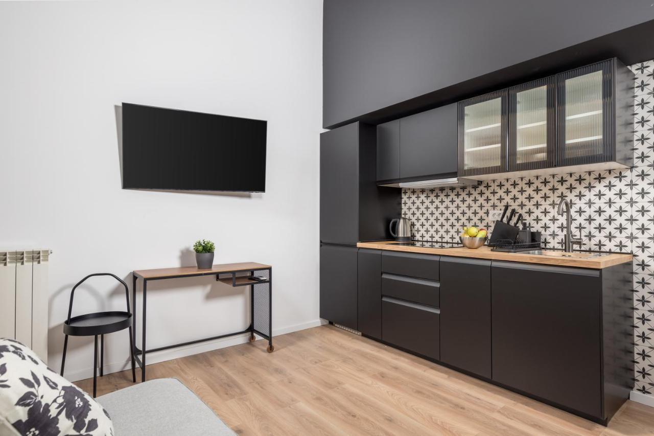 Apartments & Rooms One World غييكا المظهر الخارجي الصورة