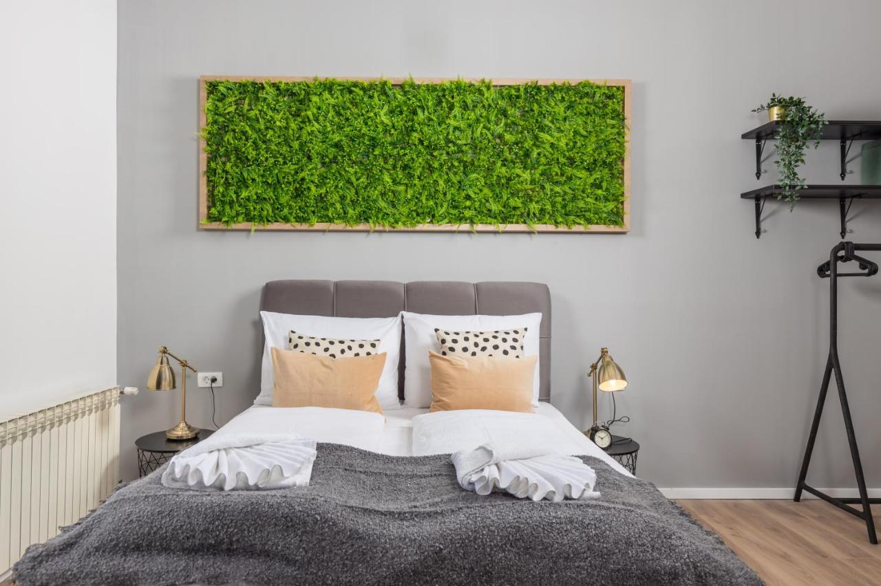 Apartments & Rooms One World غييكا المظهر الخارجي الصورة