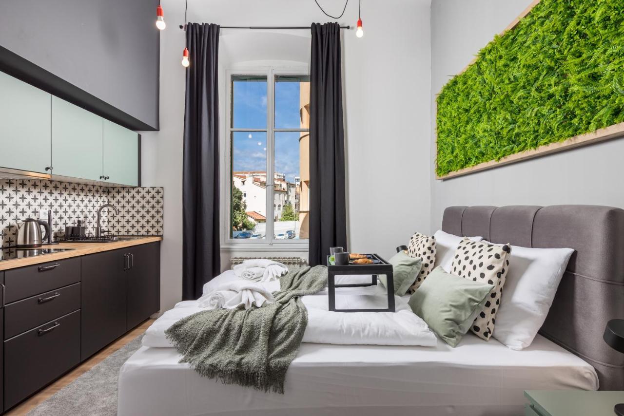 Apartments & Rooms One World غييكا المظهر الخارجي الصورة