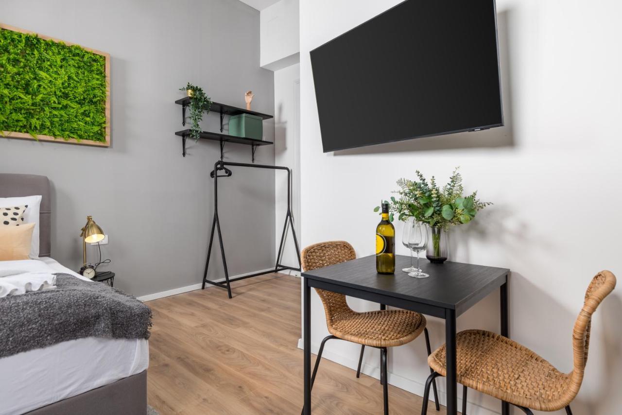 Apartments & Rooms One World غييكا المظهر الخارجي الصورة