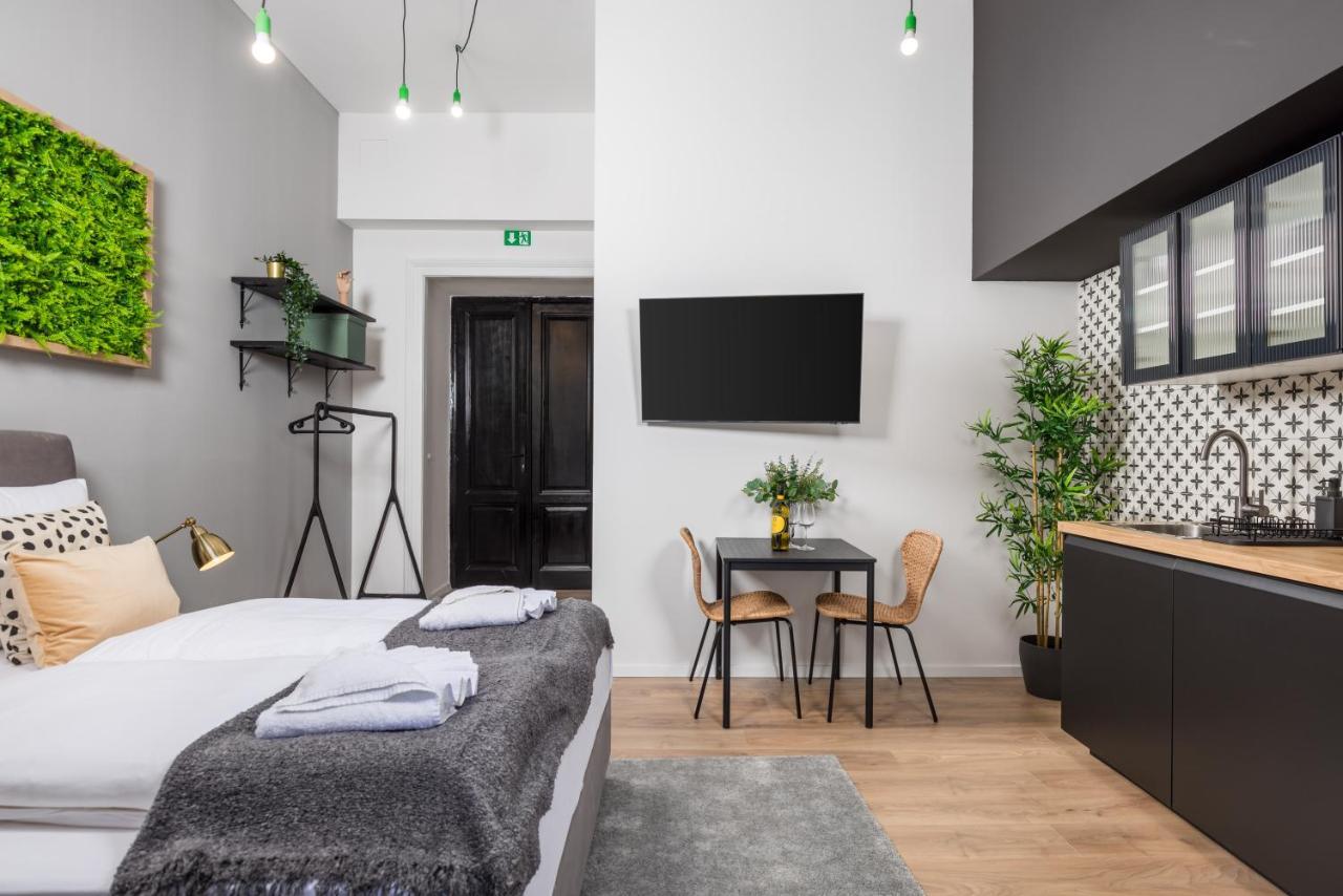 Apartments & Rooms One World غييكا المظهر الخارجي الصورة
