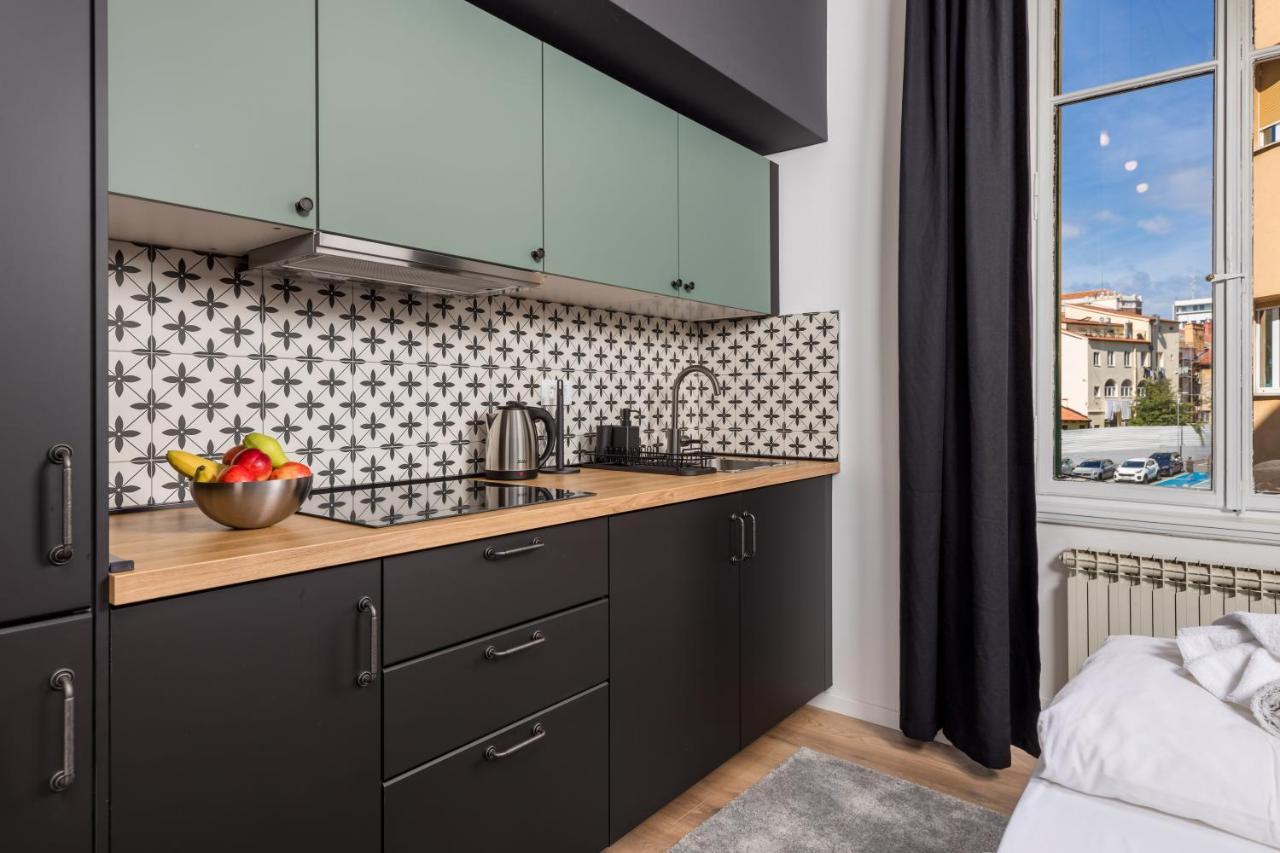 Apartments & Rooms One World غييكا المظهر الخارجي الصورة