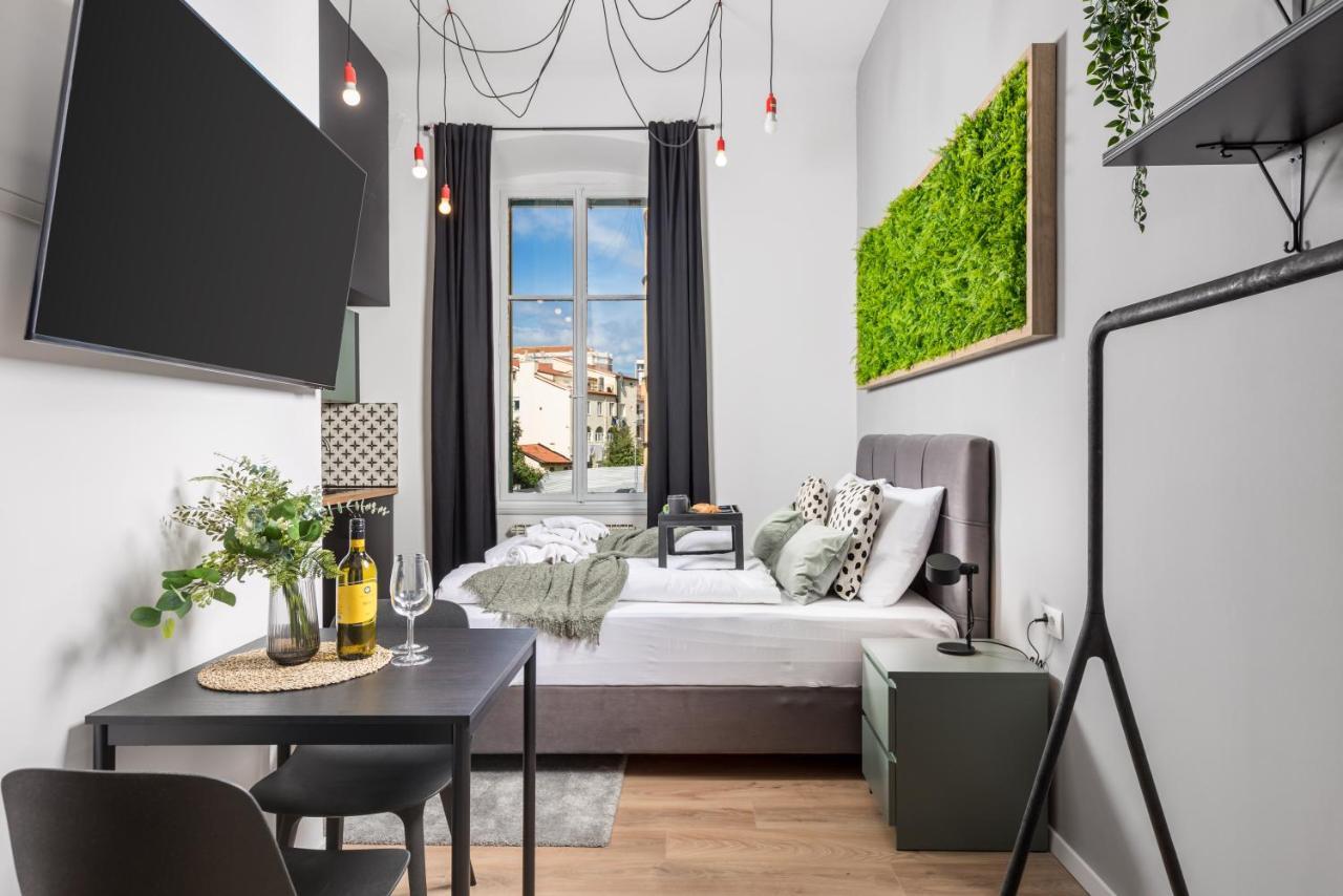 Apartments & Rooms One World غييكا المظهر الخارجي الصورة