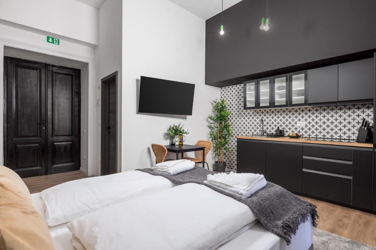 Apartments & Rooms One World غييكا المظهر الخارجي الصورة