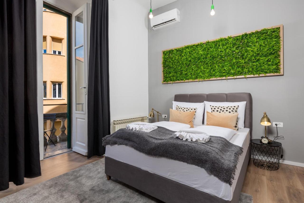 Apartments & Rooms One World غييكا المظهر الخارجي الصورة
