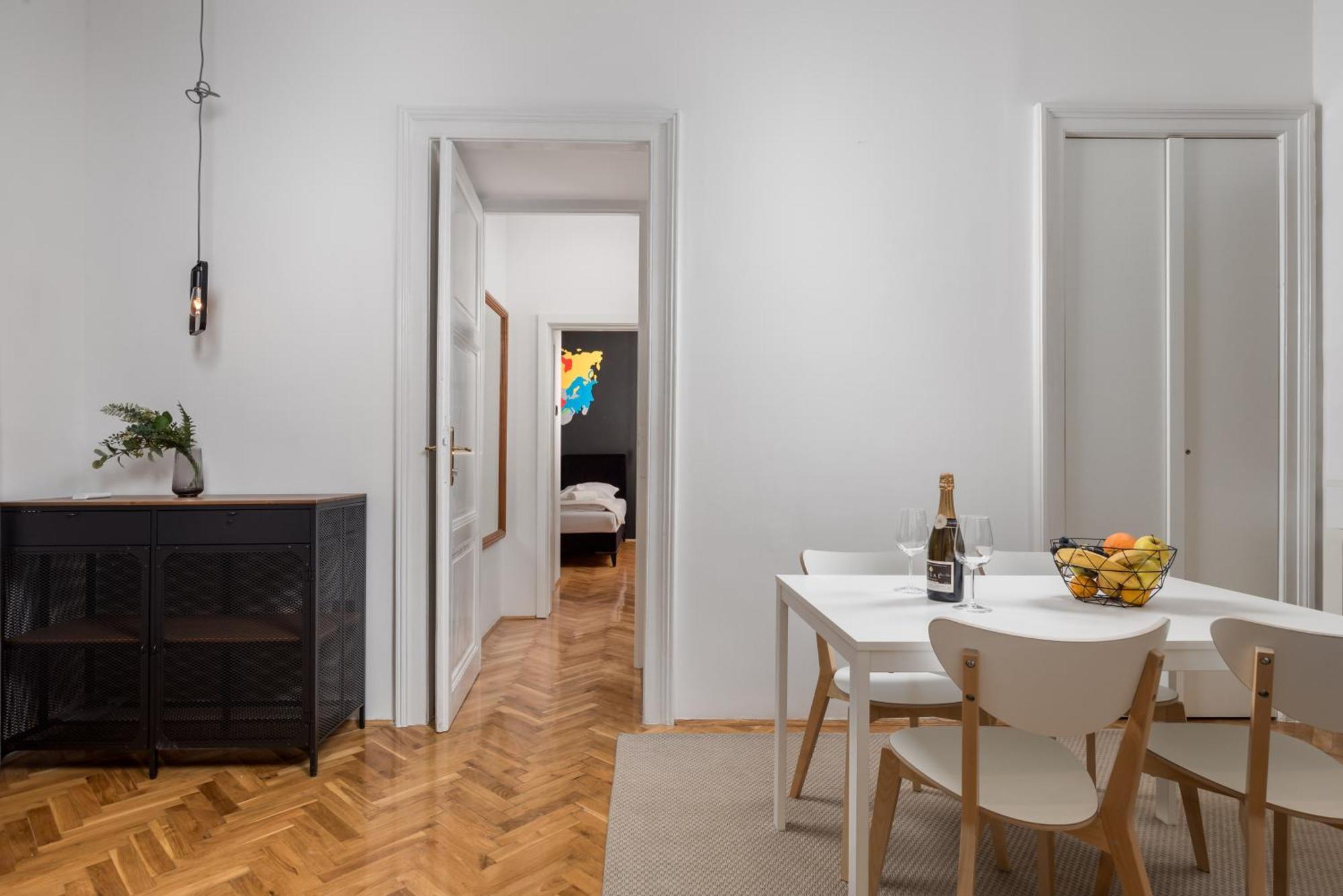 Apartments & Rooms One World غييكا المظهر الخارجي الصورة