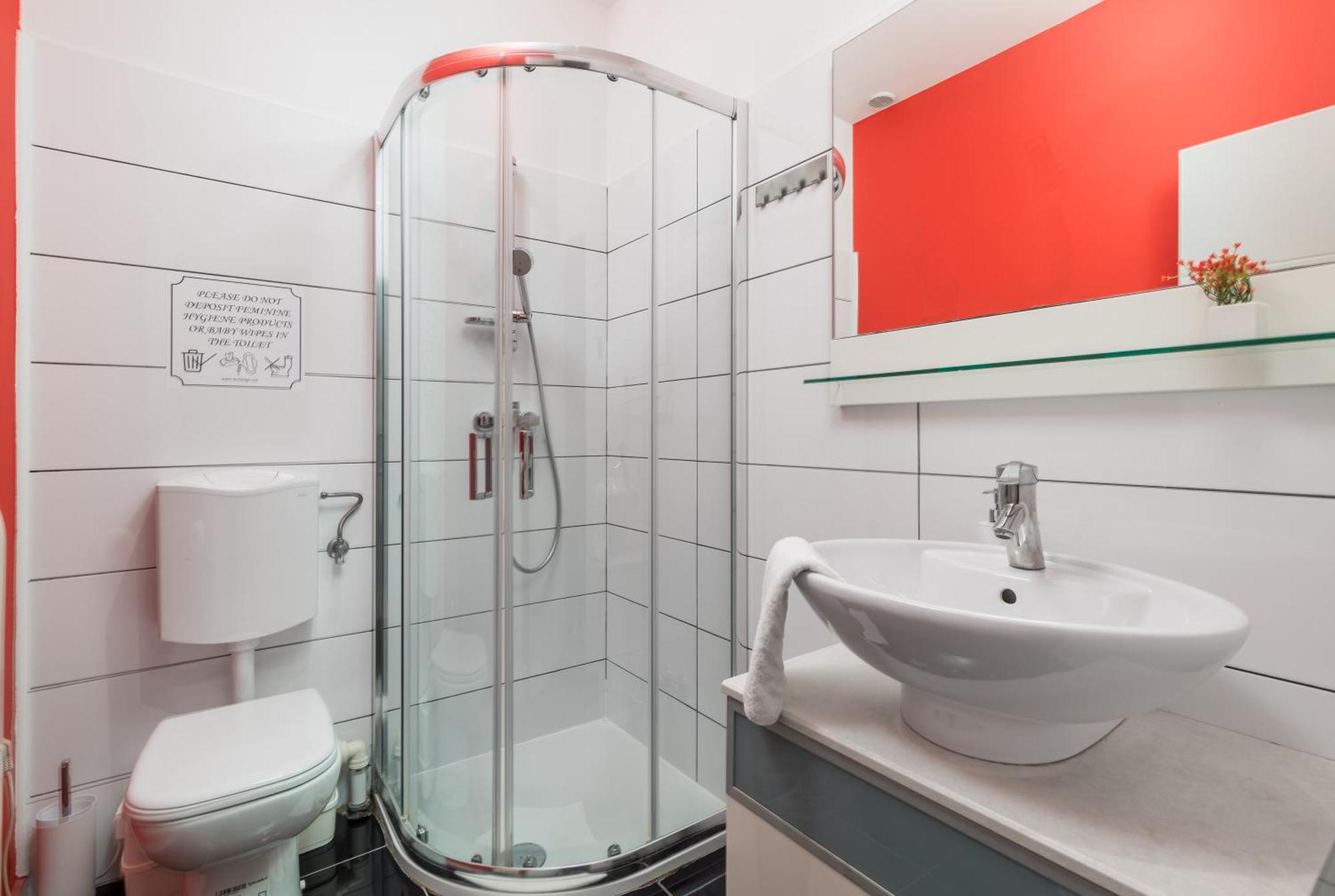Apartments & Rooms One World غييكا المظهر الخارجي الصورة