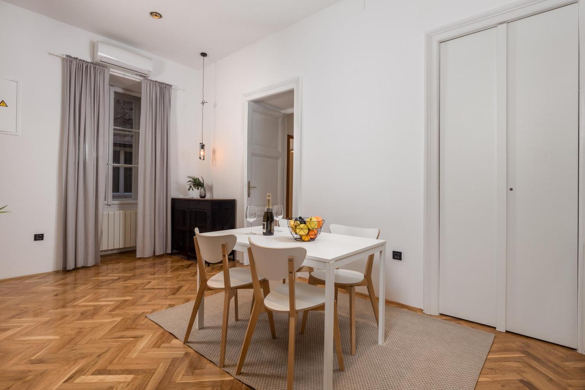 Apartments & Rooms One World غييكا المظهر الخارجي الصورة