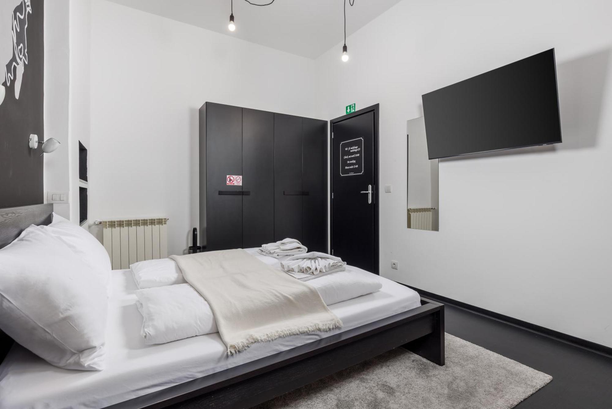 Apartments & Rooms One World غييكا المظهر الخارجي الصورة