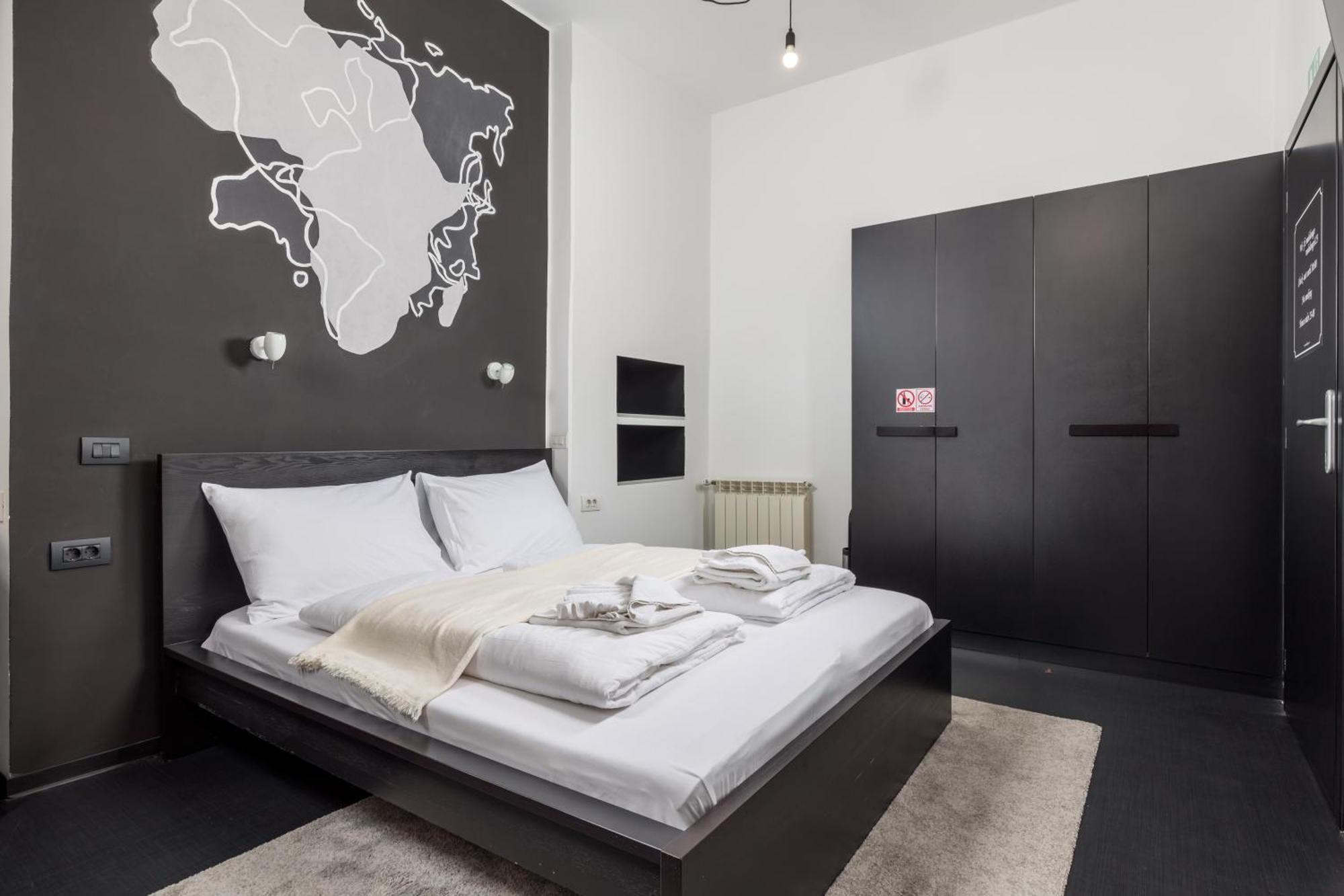 Apartments & Rooms One World غييكا المظهر الخارجي الصورة