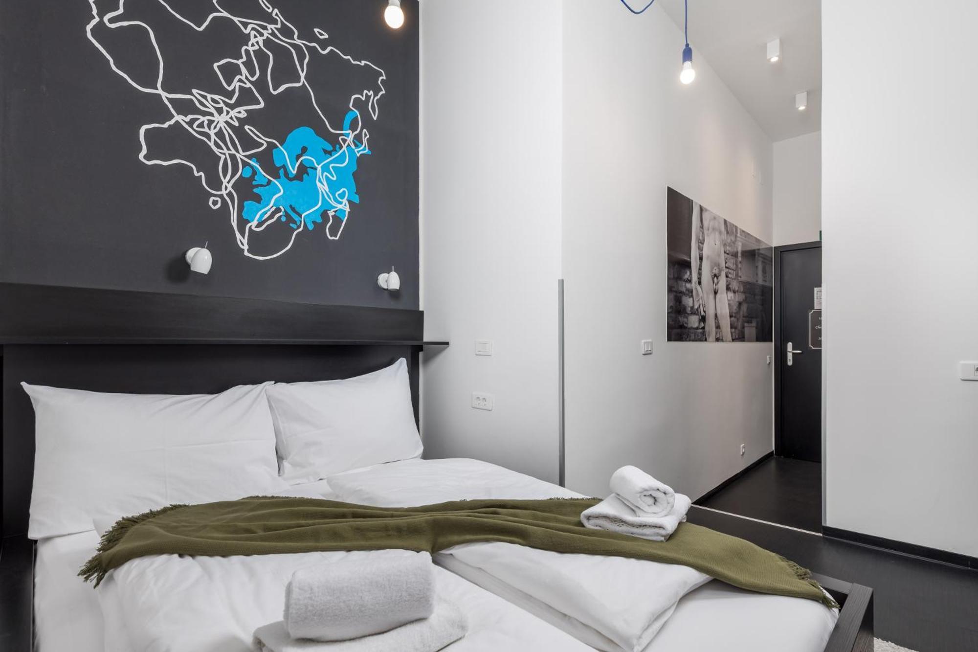 Apartments & Rooms One World غييكا المظهر الخارجي الصورة