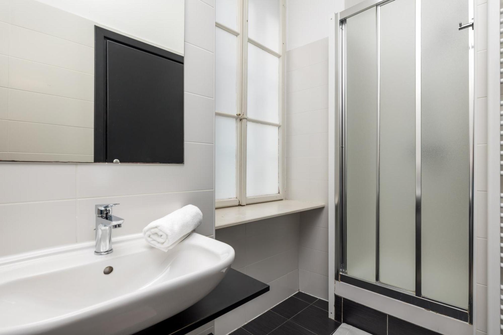 Apartments & Rooms One World غييكا المظهر الخارجي الصورة