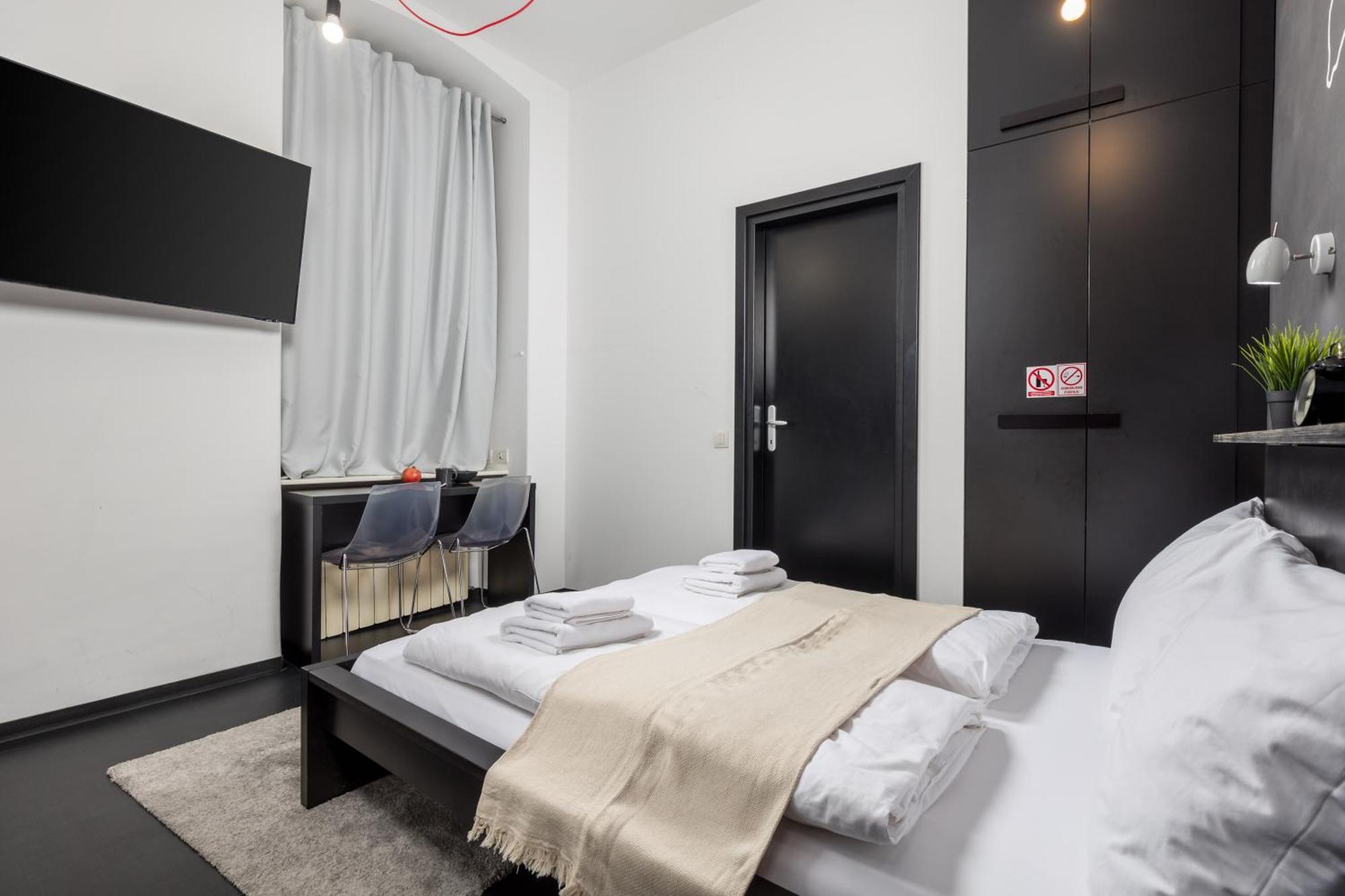 Apartments & Rooms One World غييكا المظهر الخارجي الصورة